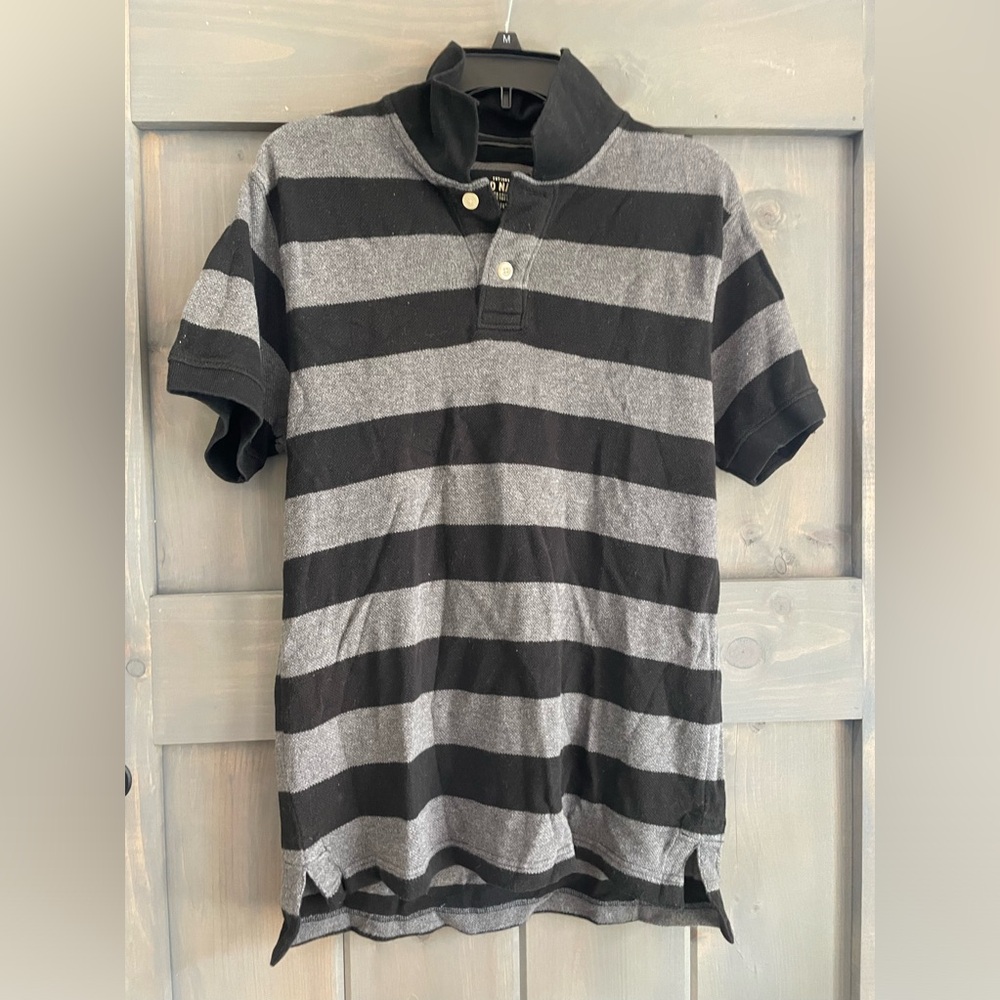 Old Navy 
Black gray striped polo 👕 
Men’s size M